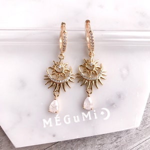 Aros Sol y Luna con Estrella, chapados en oro de 18 quilates. Aros con dijes, delicados, minimalistas, de 14 mm.