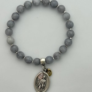Betet für uns Krebs Armband; Graue Jade 8 mm runde facettierte Edelsteinperlen; st. Wanderfalke