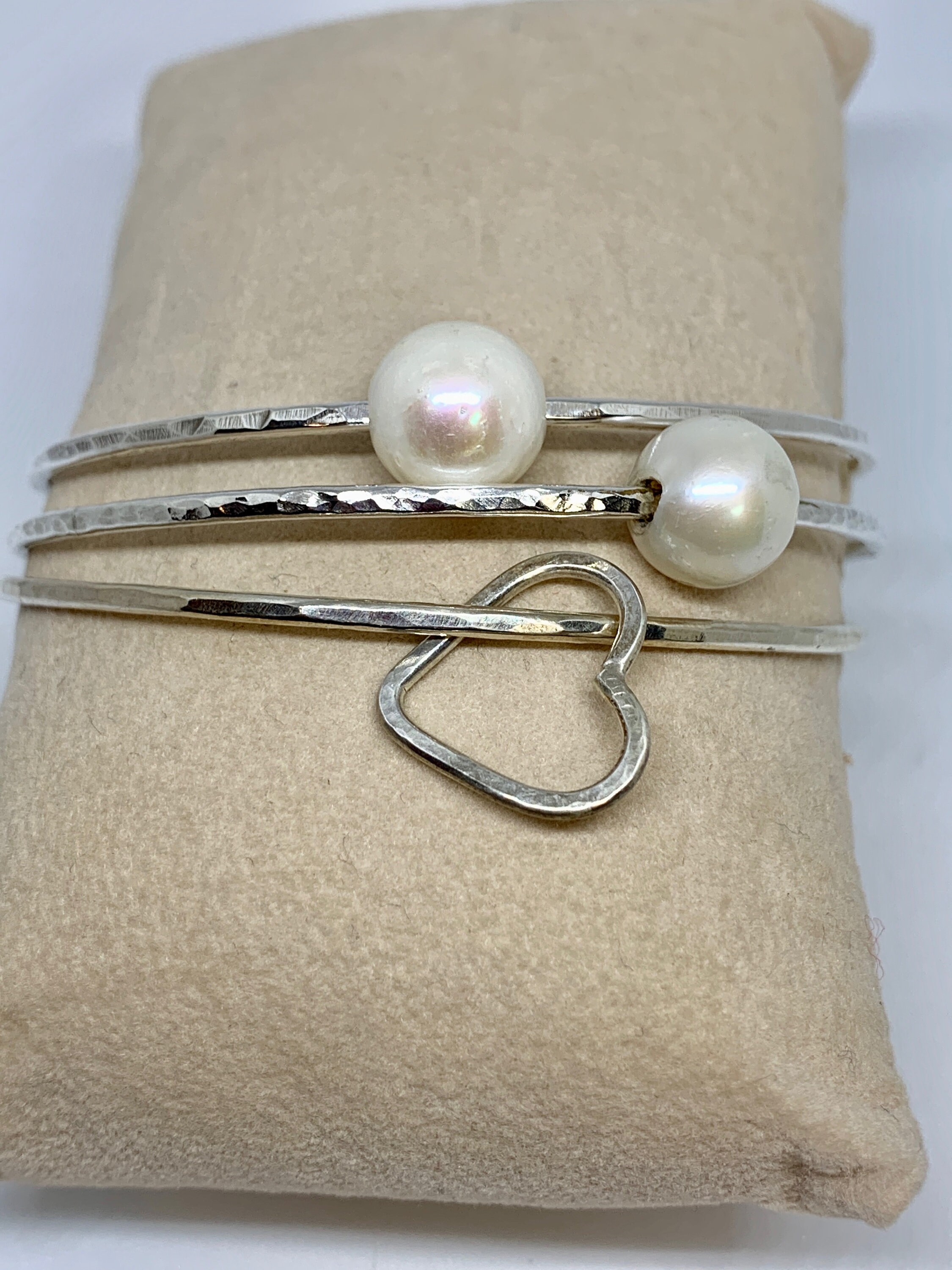Silver pearl bangle - Etsy 日本