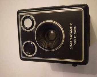 Vintage Kodak Six-20 Brownie Camera