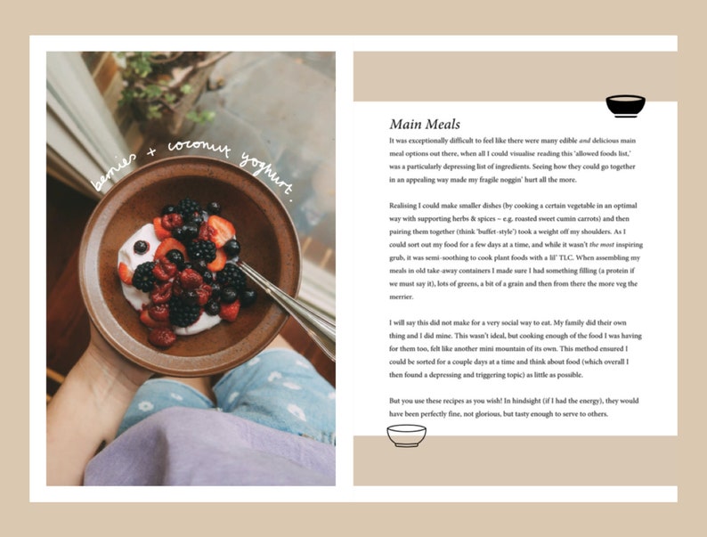 K&ouml;nnte beinhalten: Eine braune Sch&uuml;ssel gef&uuml;llt mit Kokosjoghurt und einer Mischung aus frischen Beeren, darunter Erdbeeren, Himbeeren und Brombeeren. Das Bild ist Teil eines Rezept- oder Food-Blogs, mit dem Text "berries + coconut yoghurt."