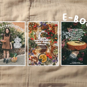 Puede incluir: Tres portadas de libros electrónicos con fondos florales coloridos. La primera portada presenta a una persona sosteniendo una cesta de verduras y el texto "Straightforward". La segunda portada presenta una variedad de alimentos y el texto "The heavenly HBOT home-cookery cookbook". La tercera portada presenta un pastel en una rejilla y el texto "The crazy long name quirky & creative cookbook with short & sweet dead-easy delicious vegan recipes guaranteed to be enjoyed by all".