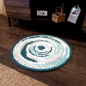 28&quot; Round Rag Rug, Green/White with Tiny Hint of Orange, Crocheted Country Style Rag Rug, Accent Rug, Bedroom Rug, Bathroom Rug, Kitchen Rug