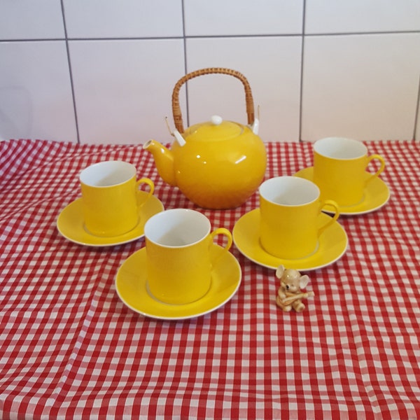 GEMPO Uctci Japan, Set of Teapot and 4 cups and saucers, Yellow.