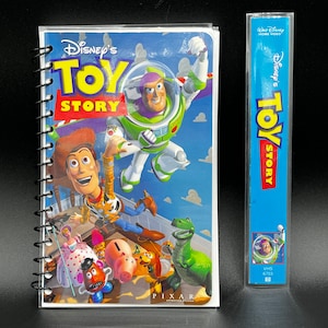 Carnet de notes Toy Story VHS recyclé – Journal Disney Pixar fait main – Papeterie vintage des années 90 – Cadeau nostalgie SadSideKick