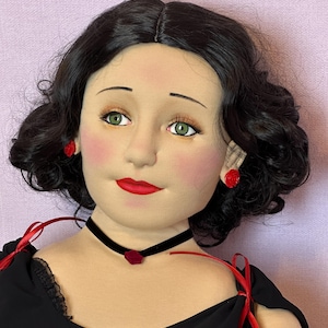 Levensgrote beweegbare stoffen pop | Realistische zachte sculptuur | Textielkunstpop om te verzamelen