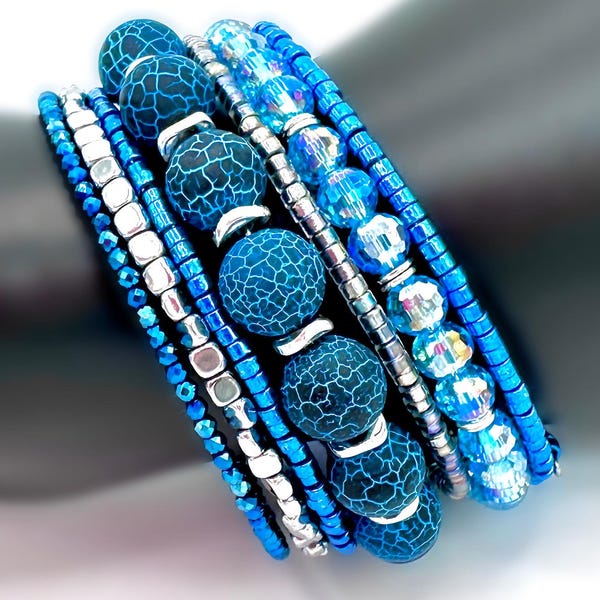 Pulsera de cuentas de ágata azul: brazalete de alambre con memoria de plata