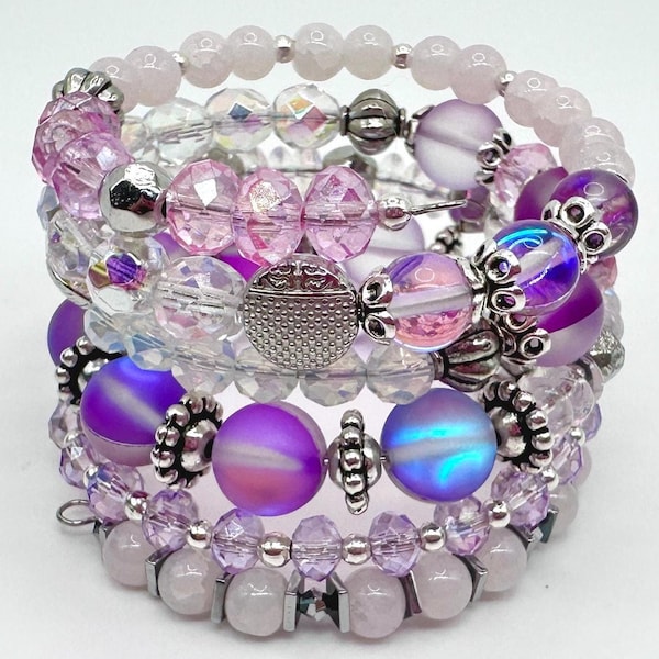 Pulsera envolvente de cuentas de cristal morado: brazalete bohemio con memoria de alambre