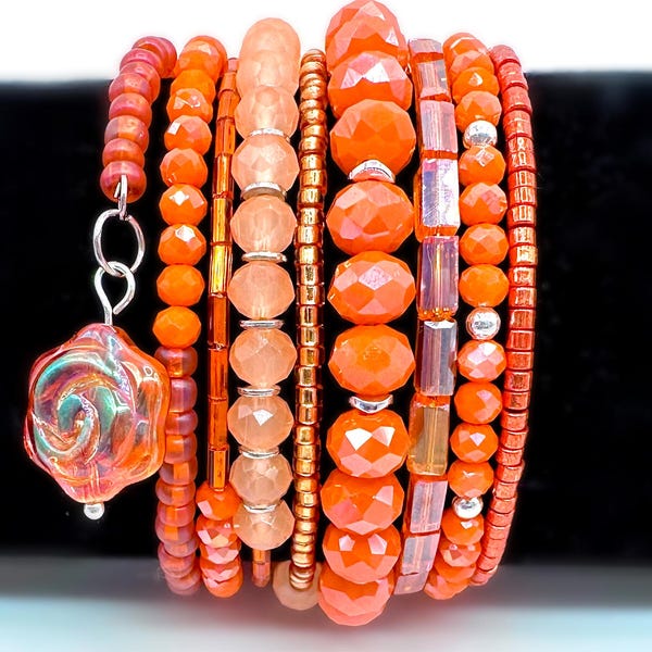 Pulsera de alambre con memoria de cristal naranja: brazalete de cuentas de varias vueltas