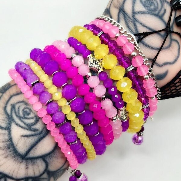 Pulsera envolvente de cuentas rosas: brazalete de alambre con memoria de colores