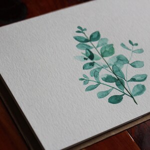 Cartão de eucalipto em aquarela, eucalipto pintado à mão, cartão botânico, cartão de felicitações de eucalipto, cartão inspirado na natureza imagem 4