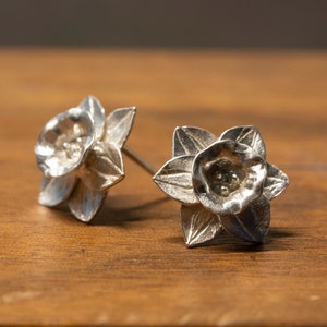 Narcisuss silver ear stud, Daffodil sterling silver floral ear stud, cast flower series, December birth flower, March birth flower