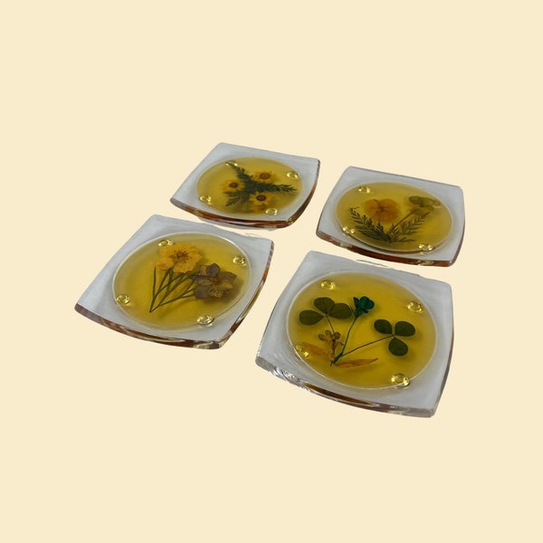 Vintage 70s pressed flower coasters, set of four 1970s lucite dried flower coasters