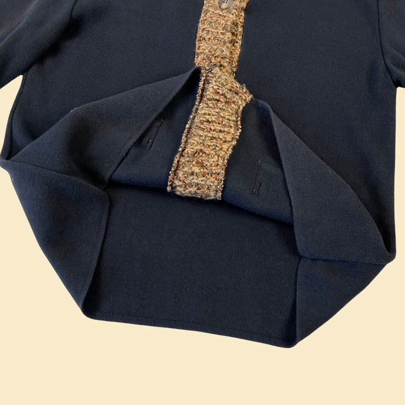 Jaren '80 zwarte vest trui met bruine gebreide bies, vintage maat L button down jasje van 212 afbeelding 10