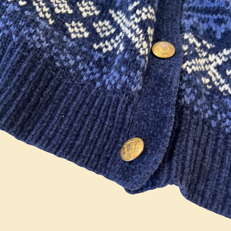 Pull cardigan bleu des années 90, pull acrylique en tricot boutonné taille L par Classic Elements image 3