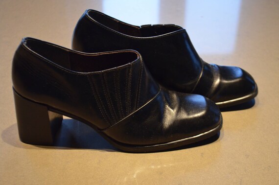 heels for narrow feet