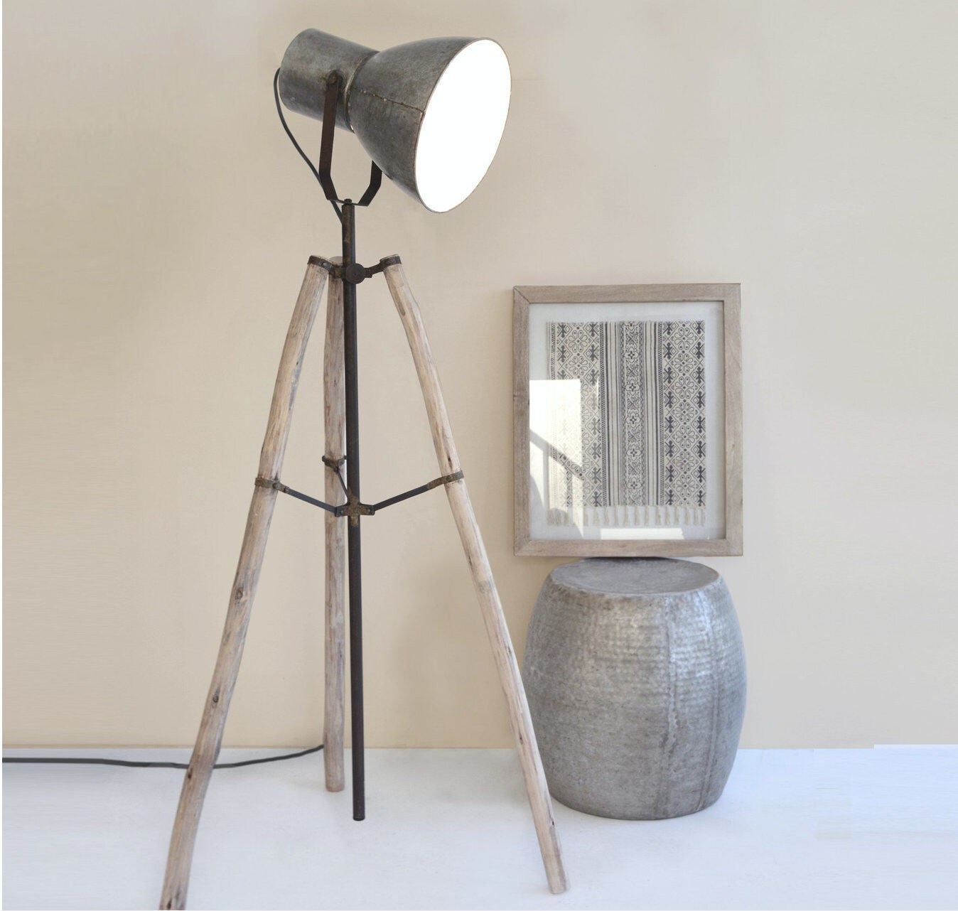 Dassie - Javin Trépied Lampe | Grand Lampadaire Lampadaire Vintage d'éclairage Scandi en Bois Nature