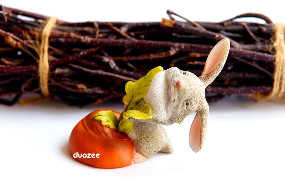 STONE GARDEN COMICAL RABBITS TUGGING CARROT ORNAMENT BUNNY STATUE