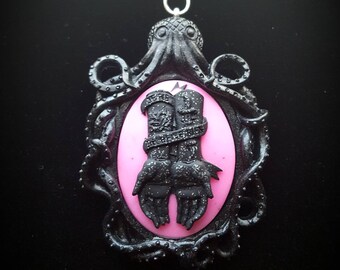 Je ne regrette rien cameo necklace