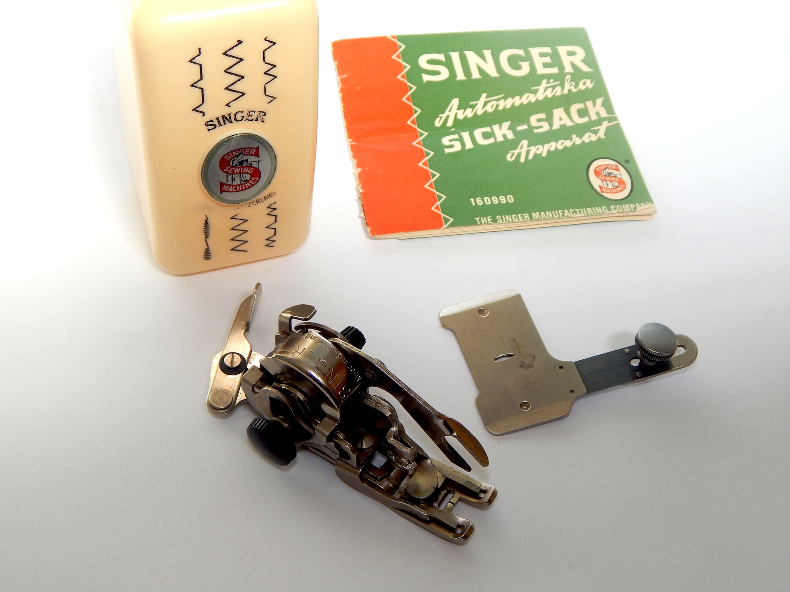 Singer 160990 Swiss Zigzagger Automatic Zigzag Attachment Walking Foot