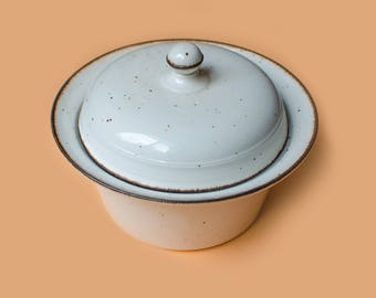 Johnson Brothers &#39;Desert Sand&#39; Lidded Casserole, Mid Century English Tureen, Speckled, Vintage Tableware, Serving Dish, Soupière English