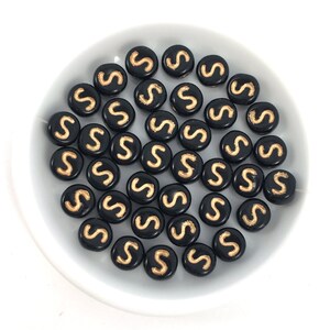 20 Cuentas del alfabeto, Letra negra S, Cuentas de nombre, Cuentas de vidrio checo, Letras del alfabeto, Cuentas de bricolaje, Cuentas artesanales, Venta al por mayor