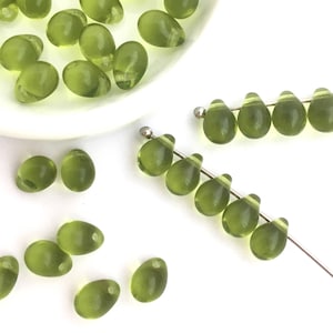 50 Peridoto verde goccia perla, 5x7 perla di vetro strappo fascino, perla goccia di vetro, goccia di vetro ceca, perla di fabbricazione di gioielli, 3027F, CF2-6