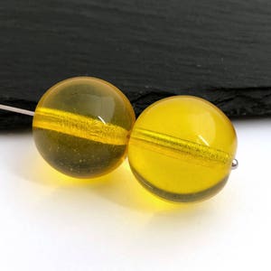 18mm Yellow Round Bead, Large Vintage Czech Glass Bead, Bohemian Bead, Jewelry Making, Beading Supply, 2pcs, A0012J AJ1-2