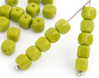 30 contas de cubo de vidro verde opaco, contas espaçadoras de 5mm, contas geométricas, contas de vidro tcheco, contas boho, contas para fazer joias, a0074f AF3-3