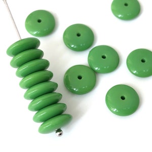 Distanziatore Rondelle da 10 mm, Perlina di vetro ceco tonda piatta, Perlina pressata, Perlina Boho, Perlina fai da te, Perlina artigianale, Verde opaco, 20 pezzi, 3597F CF2-4