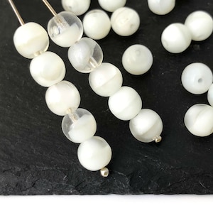 30 perline opale bianco bicolore, perline di vetro rotonde da 6 mm, perline ceche vintage, perline distanziatrici, perline artigianali fai da te, 4346P CP8-3