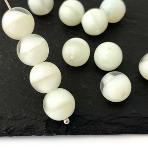 Perline di vetro rotonde bicolore bianco latte da 8 mm, perline ceche vintage, distanziali rotondi, per gioielli fai da te, 15 pezzi 4355P CP8-3
