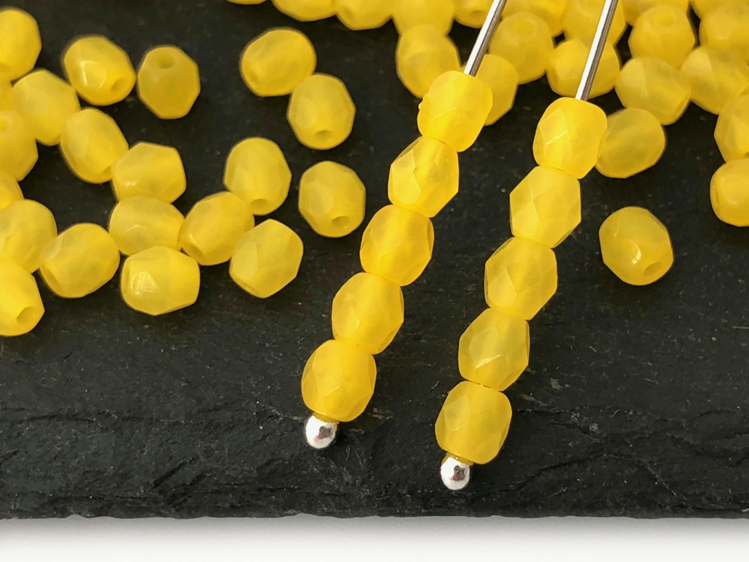 4 mm ブライトイエロー ヴィンテージチェコファセットラウンドビーズ 