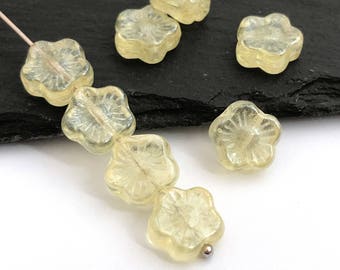 15 perles de fleurs jaunes vintage 10 mm, fleurs en verre tchèque, perles bohèmes 2188J CJ5-5