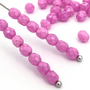 50 cuentas rosadas, cuentas redondas facetadas de 4 mm, cuentas checas pulidas al fuego, cuentas vintage, cuentas Boho, cuentas espaciadoras, venta al por mayor, 1568G FP5-8