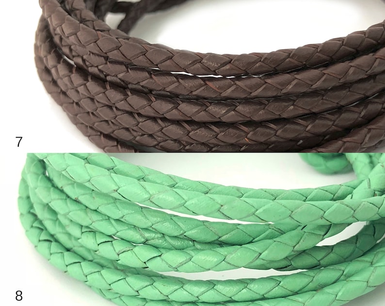 Puede incluir: Dos carretes de cord&oacute;n de cuero trenzado. El carrete superior es marr&oacute;n y el carrete inferior es verde.