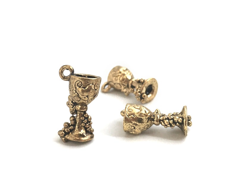 MF0208 Antique Gold Wedding Favor Metal Charm Pendant Necklace Bracelet Charm Made In Italy 10 Wine Glass Charm Party Supply 15mm