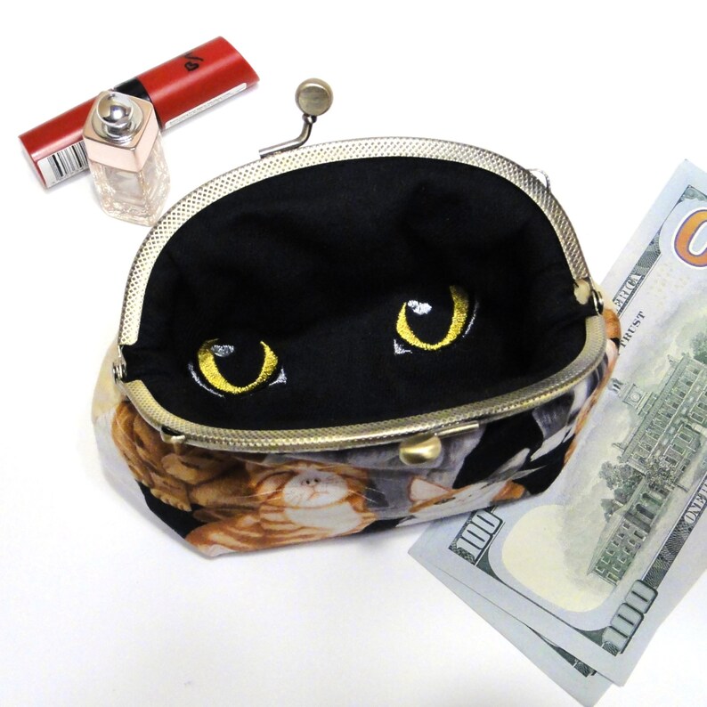 Snow Lovely Cat Pets Enjoy Face Vintage Pouch Girl Kiss-lock Change Purse Wallets Buckle Leather Coin Purses Key Woman Printed