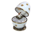 Jack Russell Terrier music egg. Limoges porcelain hand-paint . Paws dog paint. jack Russel dog breed. crown glasp.