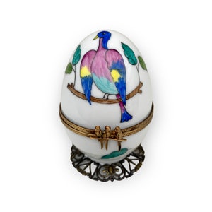 Musical bird. romeo and Juliet. romantic and country music egg. customizable gift. china wedding, birth, wedding.