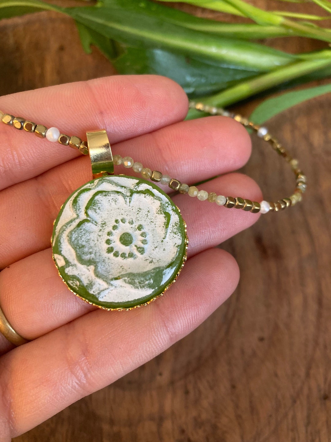 Fine Jewelry Art Craft Green Flower Necklace. Diameter 2.5 Cm. Necklace
