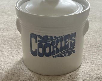 Pfaltzgraff Yorktowne Vintage Cookie Jar 6.5" Cottage Core