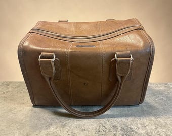 Maleta de mano vintage Samsonite de piel color camel, estilo retro, para viajes de fin de semana.