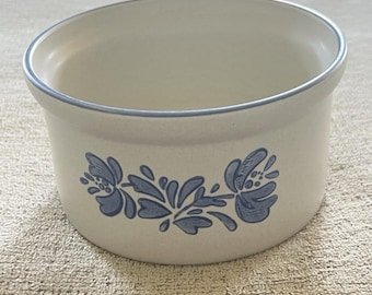 Mantequera pequeña de gres vintage Pfaltzgraff Yorktowne Cottage Core