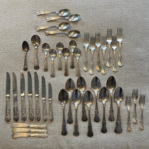 Reed & Barton Kings Silverplate Flatware Set 44 Pieces Ornate Shell Pattern