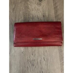 Cartera vintage Fossil de piel roja para mujer, triple pliegue, con chequera incorporada. ¡Muy buena!