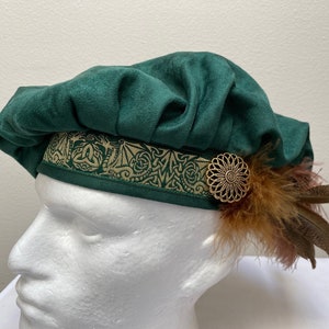 New adult Renaissance Medieval Tudor Elizabethan Scottish Celtic Cosplay green suede fabric muffin floppy poet hat costume