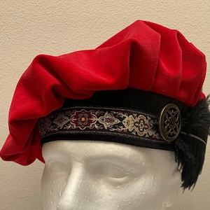 New adult Renaissance Medieval Elizabethan Victorian Revolutionary red suede buccaneer colonial floppy poet muffin hat costume Cosplay.