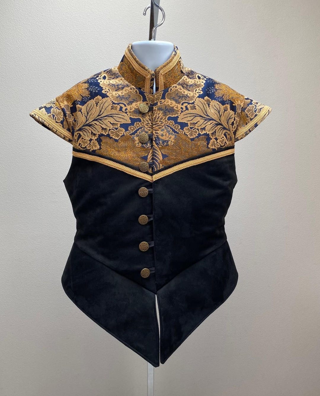 New Renaissance Elizabethan Revolutionary Medieval Victorian Buccaneer ...