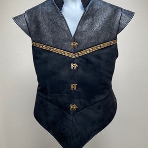New men's Renaissance Medieval Elizabethan Revolutionary pirate colonial buccaneer black leather look suede jerkin vest costume Cosplay